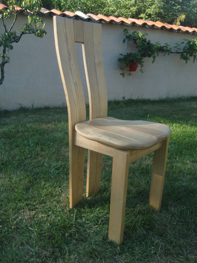 Chaise design en frêne.