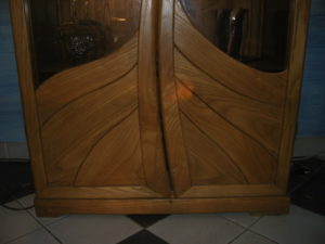 Les portes sont toutes tordues..